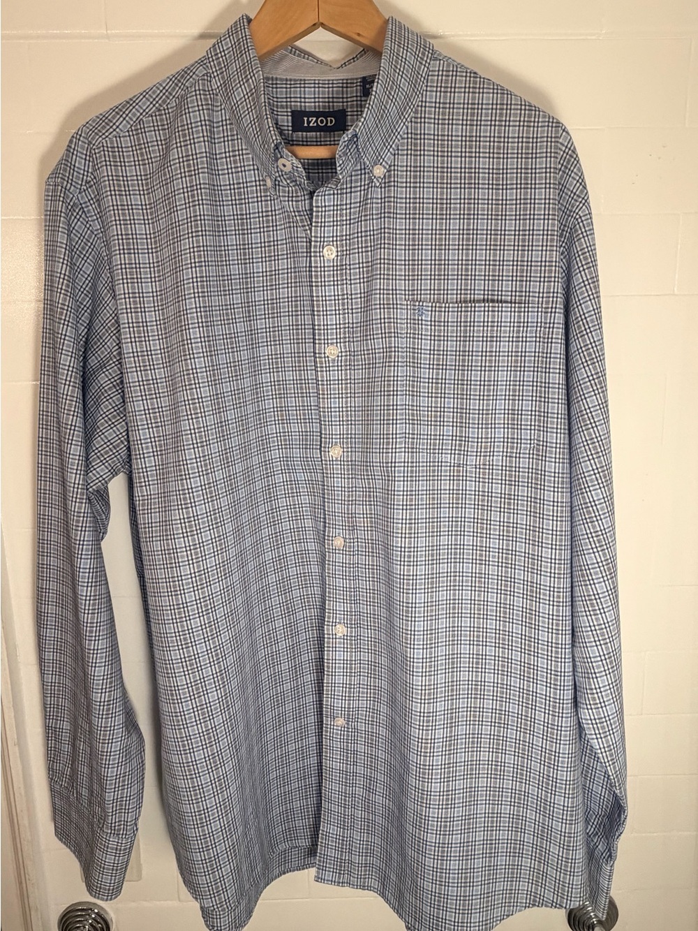 IZOD Men’s XL Blue Plaid Button Down Shirt Long Sleeve Classic Fit